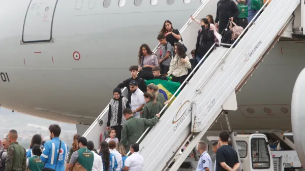 Doze repatriados de Gaza chegaram em São Paulo nesta quinta-feira (22)