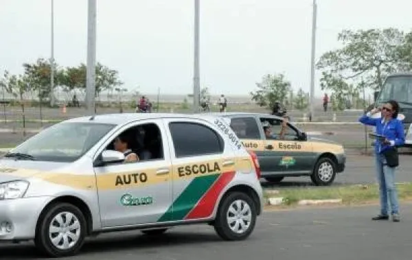 CNH sem autoescola pode ficar até 80% mais barata; afirma governo 