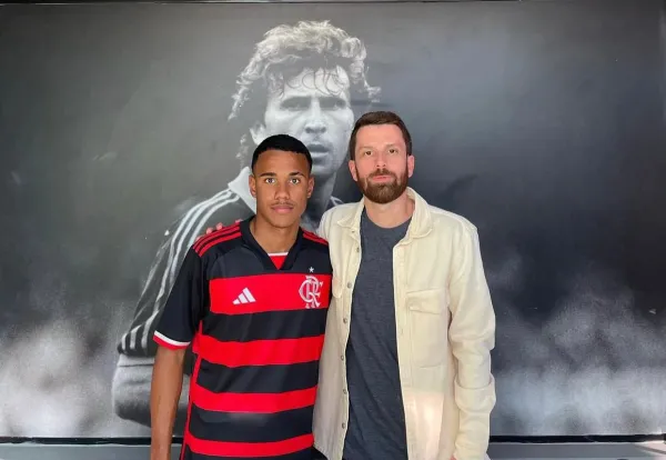 Atacante Fabinho do MAC assina com o Flamengo