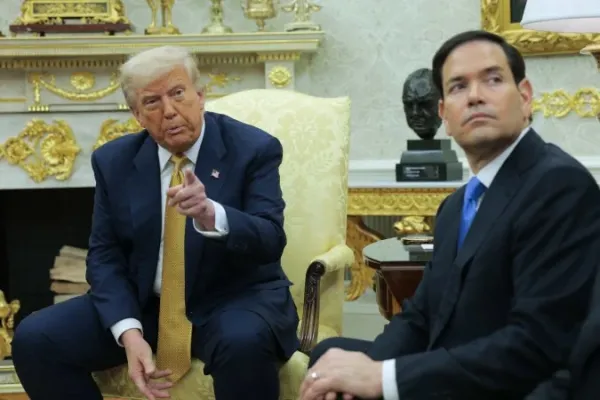 Governo Trump ataca o programa "Mais Médicos" e revoga vistos