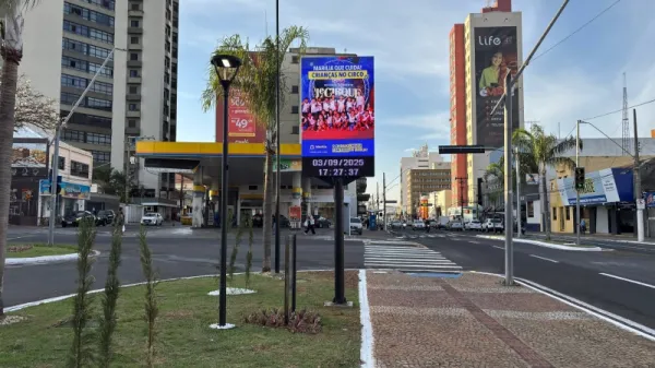 Prefeitura instala novos relógios digitais no centro de Marília em parceria com a Unimed