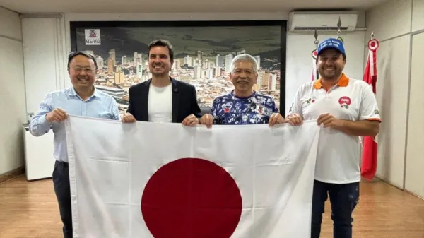 Prefeito Vinícius anuncia viagem ao Japão e faz transmissão de cargo ao vice- prefeito Regerinho