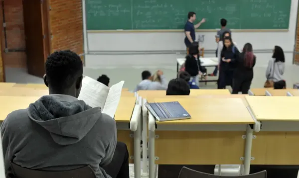 Instituição de ensino vão emitir diploma digital de graduação