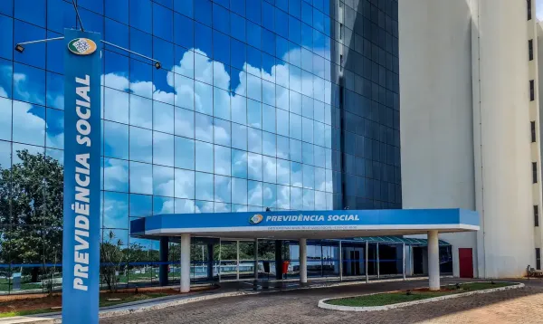 INSS começa a devolver descontos não autorizados nesta segunda (26)