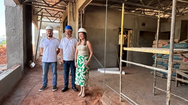 Prefeito em exercício vistoria construção da EMEI Altos do Palmital